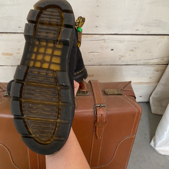 Dr. Martens EMBURY LEATHER CASUAL CHELSEA BOOTS - Picture 2 of 4